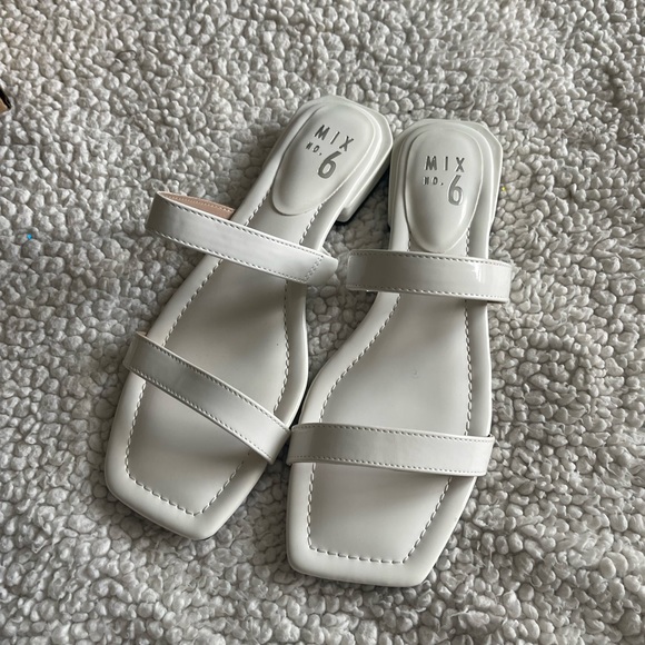White sandals NEW - Picture 1 of 5